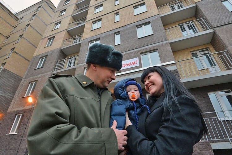 Как часто военнослужащим приходится переезжать в России